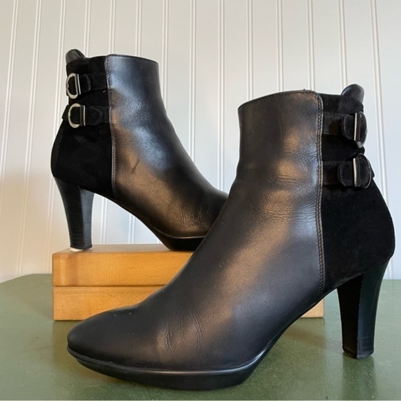 Aquatalia Weatherproof Heeled Ankle Boots in Black Leather & Suede - Picture 11 of 15